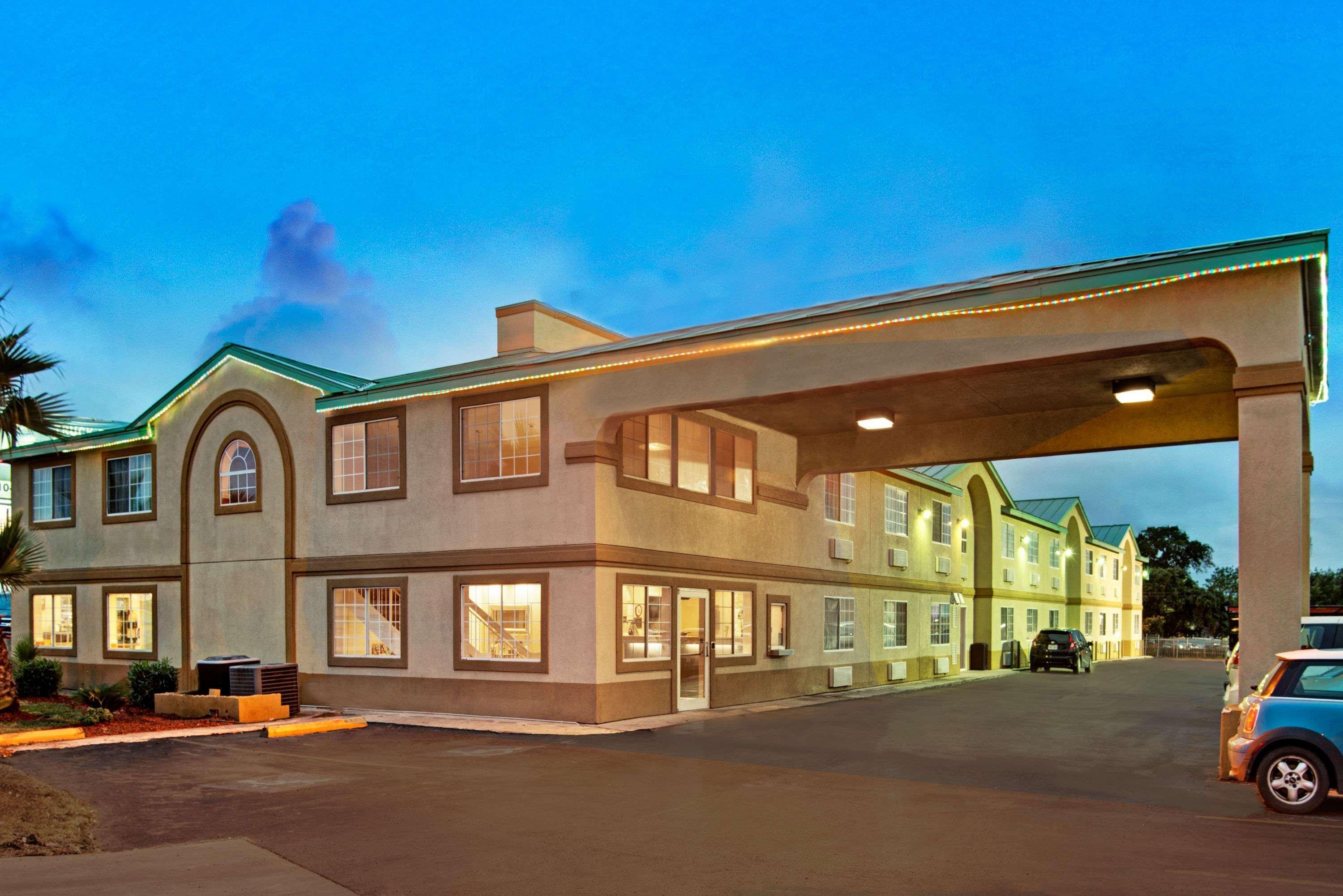 Days Inn By Wyndham San Antonio Airport Extérieur photo
