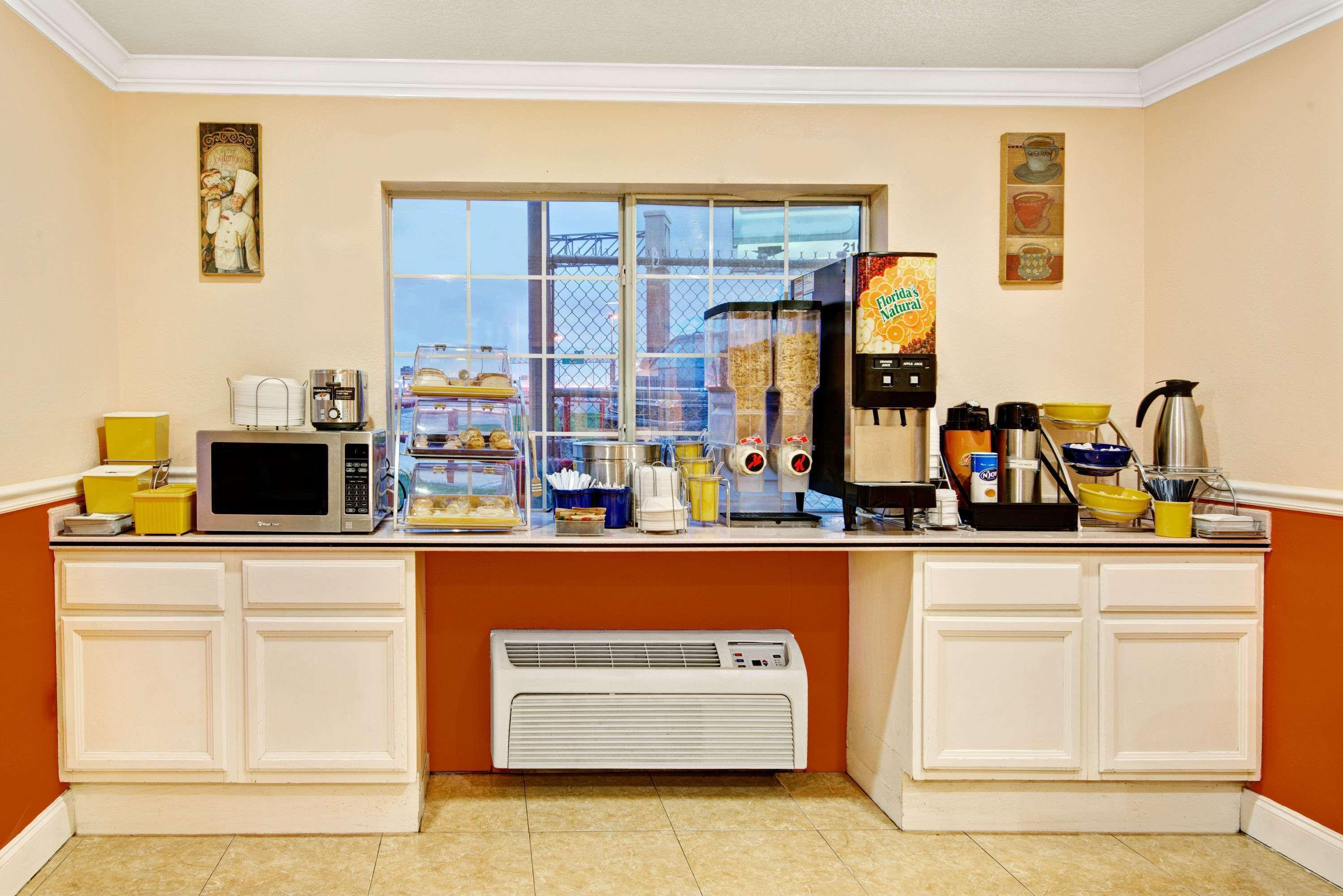 Days Inn By Wyndham San Antonio Airport Extérieur photo