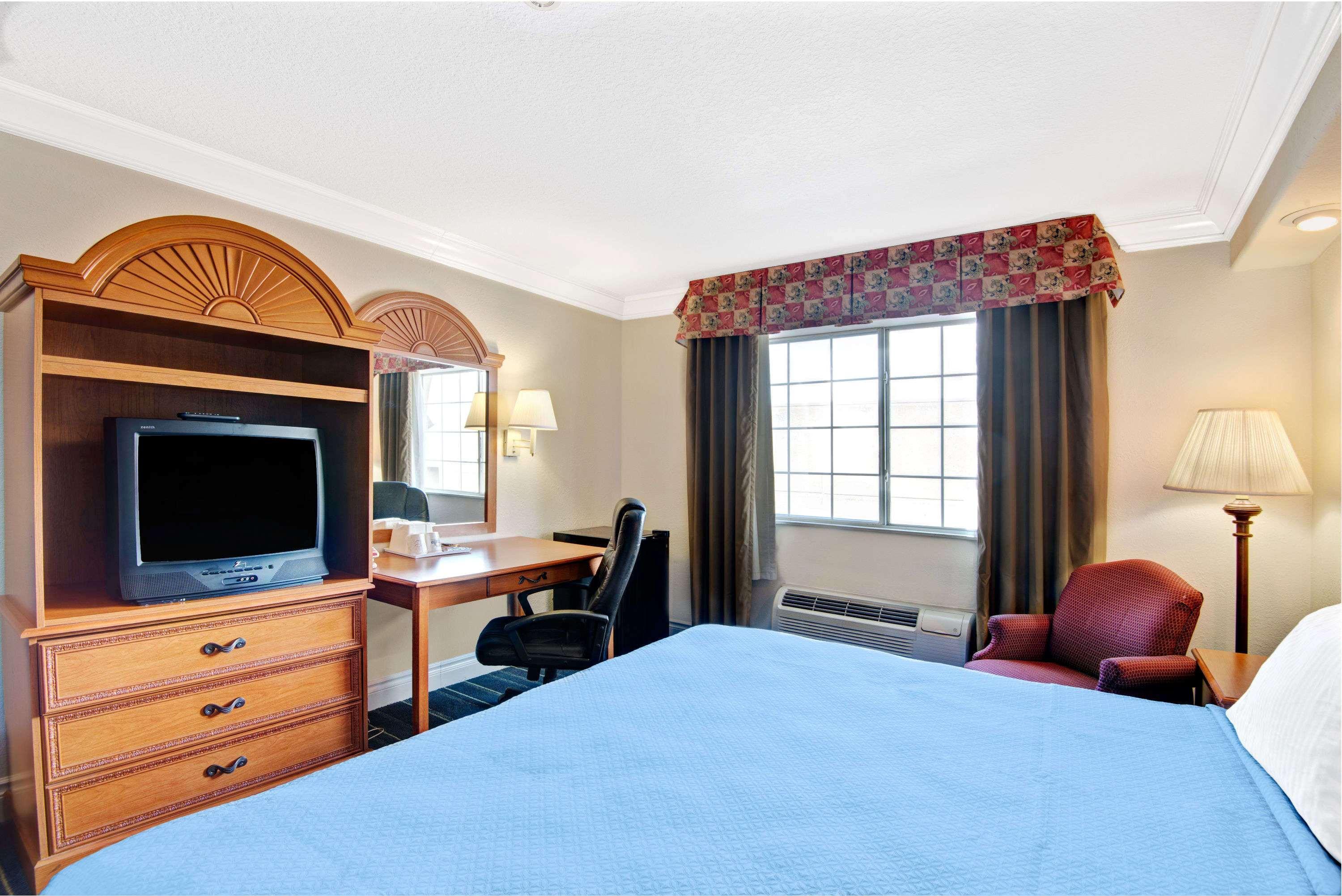 Days Inn By Wyndham San Antonio Airport Extérieur photo