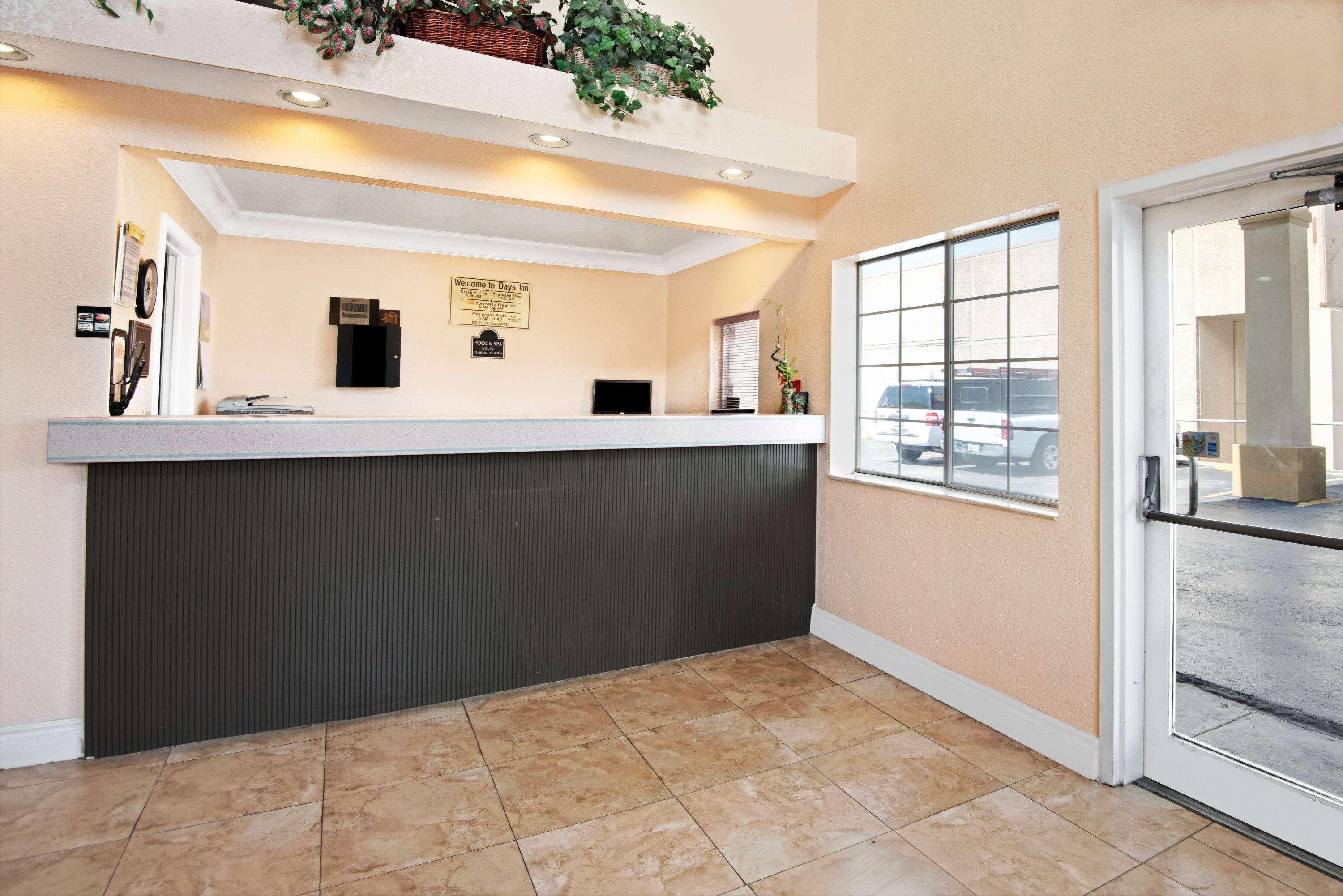 Days Inn By Wyndham San Antonio Airport Extérieur photo