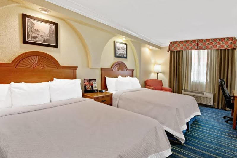 Days Inn By Wyndham San Antonio Airport Extérieur photo